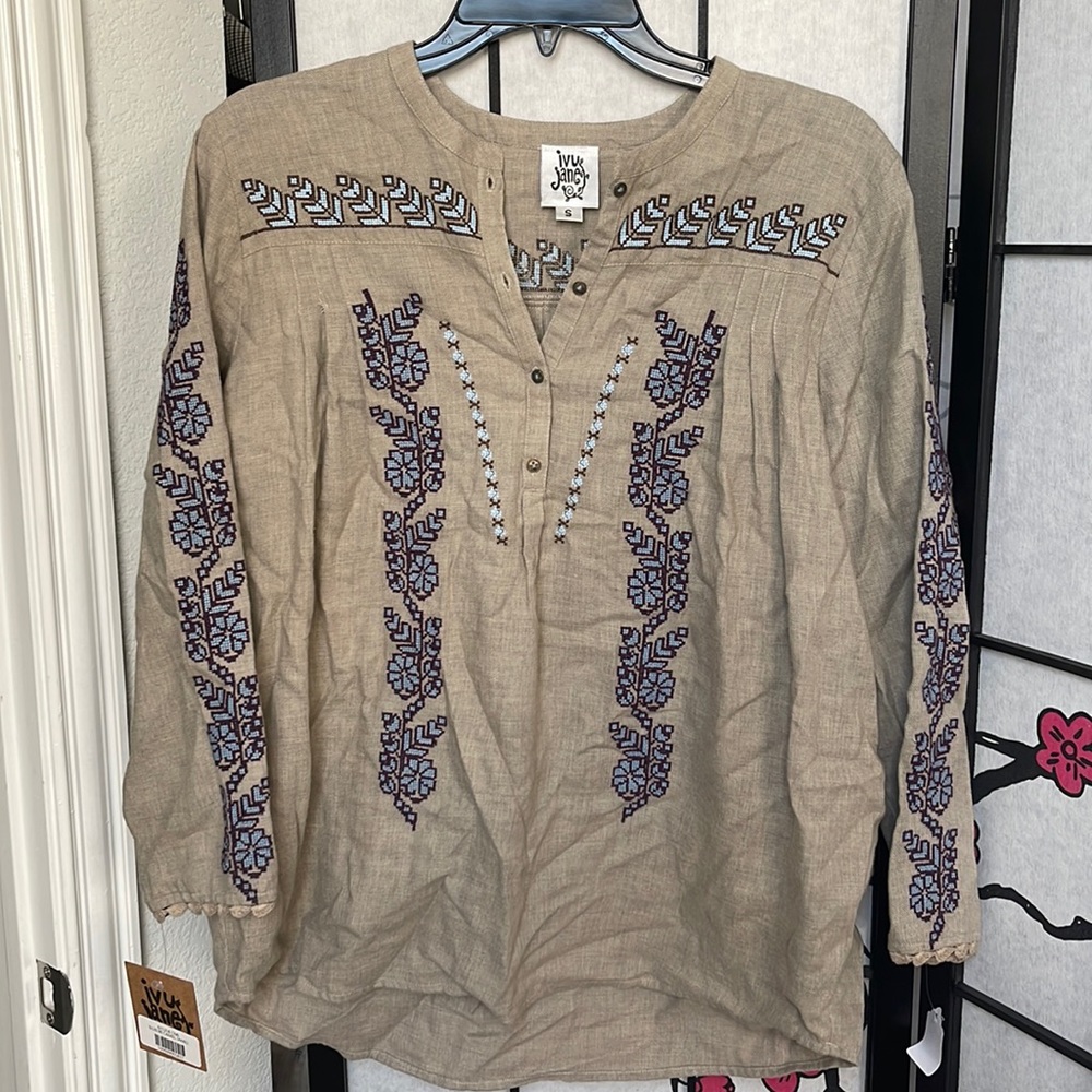 Ivy Jane Boutique Long Sleeve Button Down Blouse Small